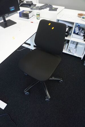 Hæve/sænkebord inkl. stol