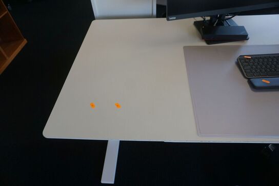 Hæve/sænkebord inkl. stol