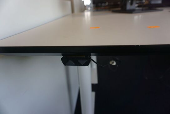 Hæve/sænkebord inkl. stol
