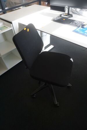 Hæve/sænkebord inkl. stol