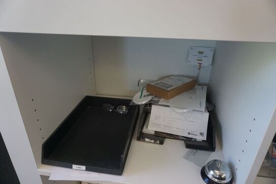 Butiksdisk med indhold