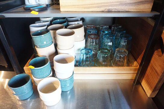 Diverse kaffekopper, glas mv. 