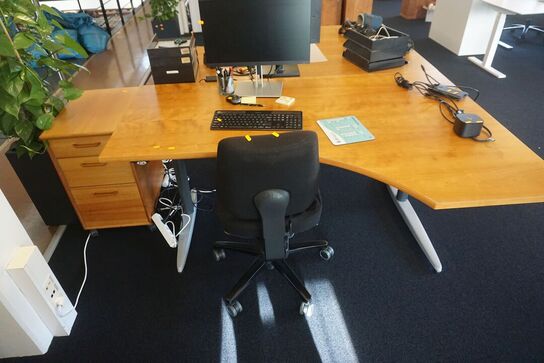 Hæve/sænkebord inkl. stol 