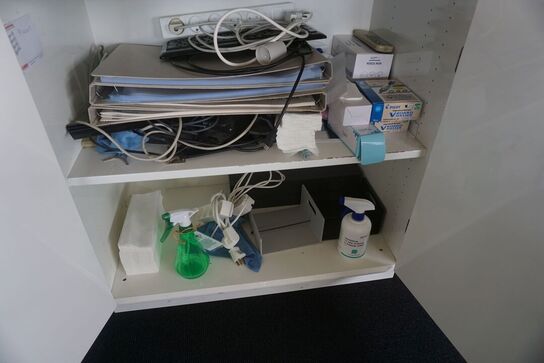 3 stk. reoler med indhold i 1 reol