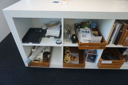 Butiksdisk med indhold