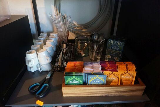 Diverse kaffekopper, glas mv. 