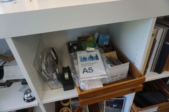 Butiksdisk med indhold