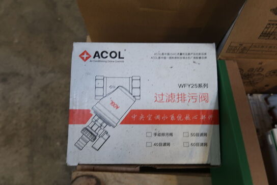 Palle med diverse reservedele til luft/vand varmepumper