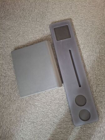 Nakkestøtte og badekarshylde til badekar. STRØMBERG