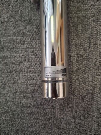 Enkel rør håndklædetørrer med stikkontakt  STRØMBERG