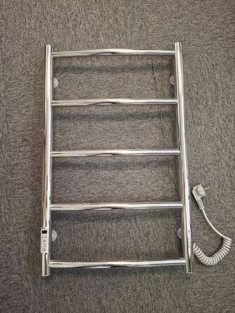 Elektrisk håndklædetørrer med stikkontakt  STRØMBERG