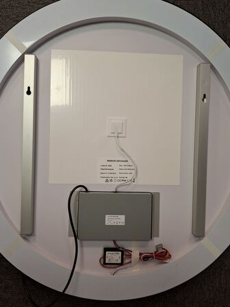 Hvidt Rund Spejl med lys og spejlafdugger STRØMBERG