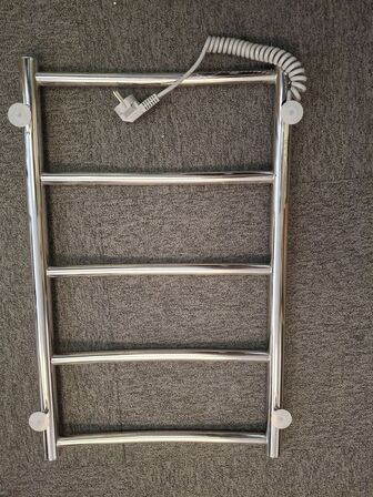 Elektrisk håndklædetørrer med stikkontakt  STRØMBERG