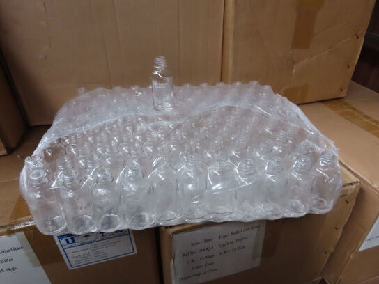 Palle med diverse glasflasker til soya