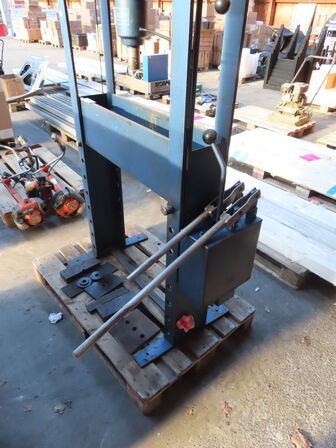 Hydraulisk værkestedspresse STENHØJ