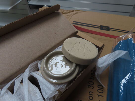 Palle med diverse chopstick og små skåle mv.