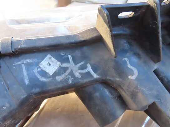 Bagklap TESLA MODEL Y samt venstre forlygte