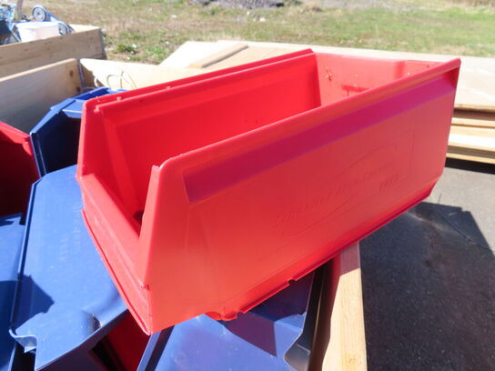 Palle med diverse sortimentskasser