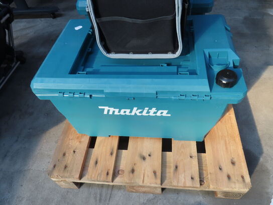 2 stk vandbeholder MAKITA samt 1 stk værktøjskasser RAACO