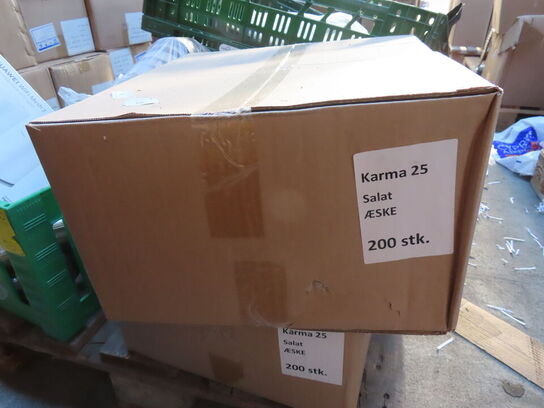 Palle med indhold af diverse højtaler, router mv.