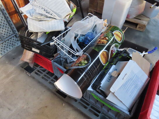 Palle med indhold af diverse bonruller, soyabowls mv.