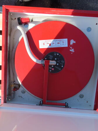 Branskab inkl brandslange