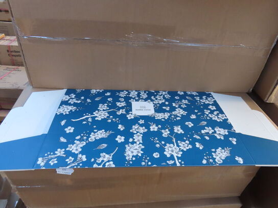 Palle med diverse indpakningskasser