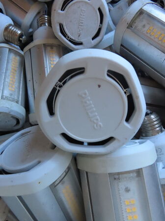 Kasse med led pærer