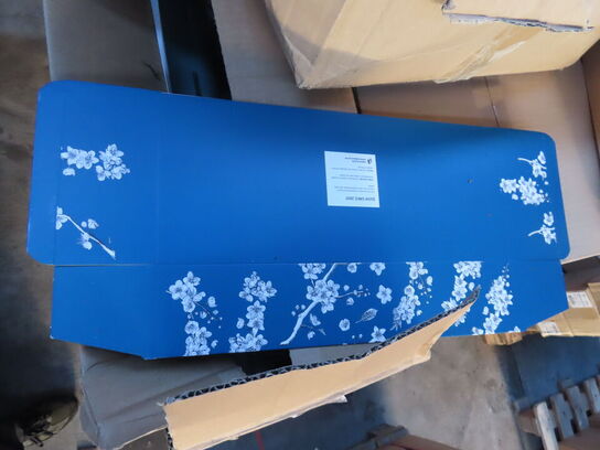 Palle med diverse indpakningskasser