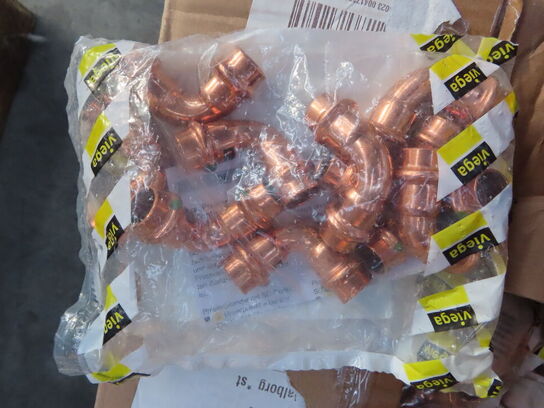 Kasse med diverse kobberfittings