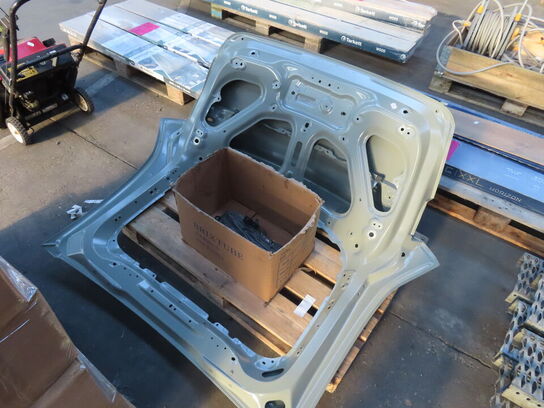 Bagklap TESLA MODEL Y samt venstre forlygte