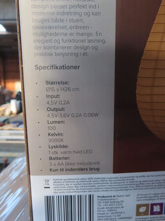 Palle med diverse papirsbordlamper