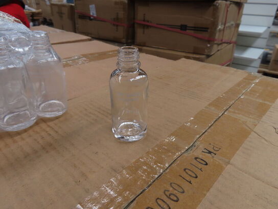 Palle med diverse glasflasker til soya