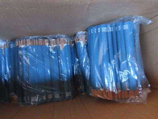 Palle med indhold af diverse bonruller chopsticks mv.