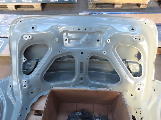 Bagklap TESLA MODEL Y samt venstre forlygte