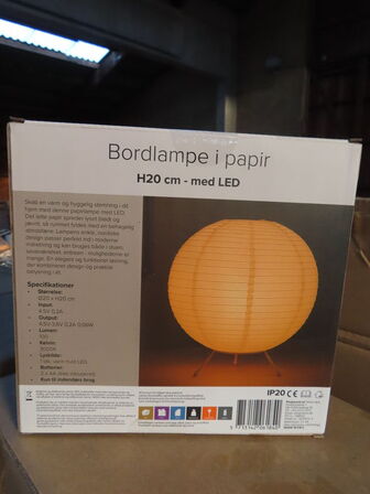 Palle med diverse papirsbordlamper