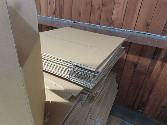 Ca 200 stk papkasser