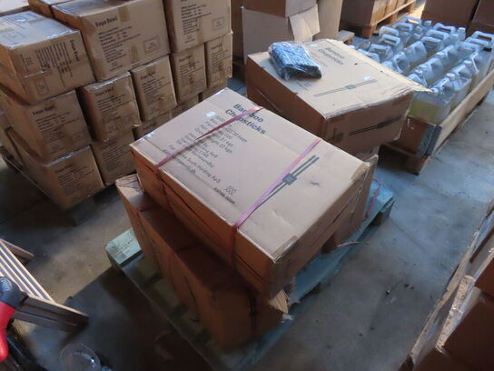 Palle med diverse chopsticks