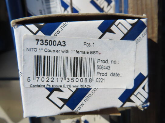 Palle med diverse fittings og jern