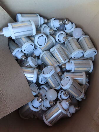 Kasse med led pærer