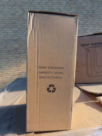 17 kasser sæbedispensere