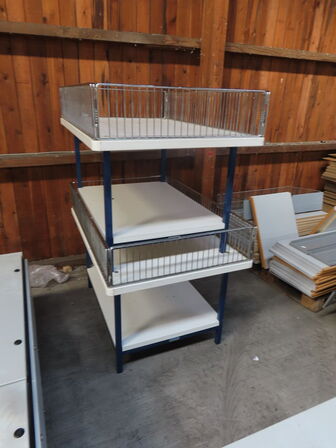 2 stk udstillingsreol