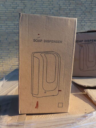 17 kasser sæbedispensere