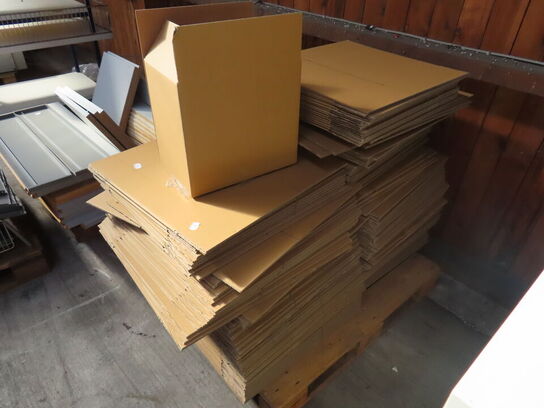 Ca 200 stk papkasser