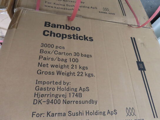 Palle med diverse chopsticks