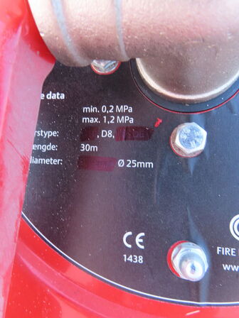 Branskab inkl brandslange samt truckværn