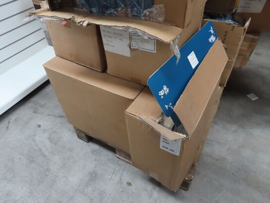 Palle med diverse chopstick og små skåle mv.