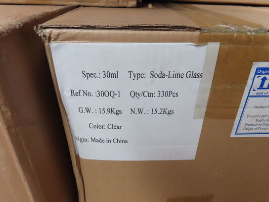 Palle med diverse glasflasker til soya