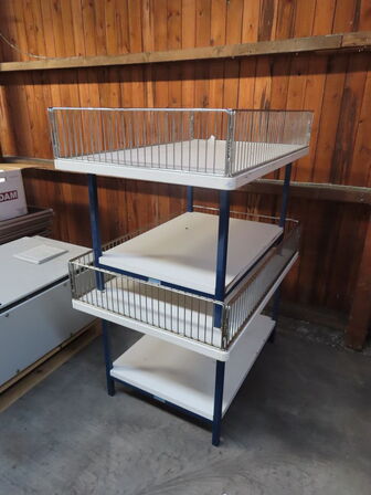 2 stk udstillingsreol