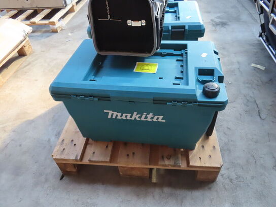 2 stk vandbeholder MAKITA samt 1 stk værktøjskasser RAACO